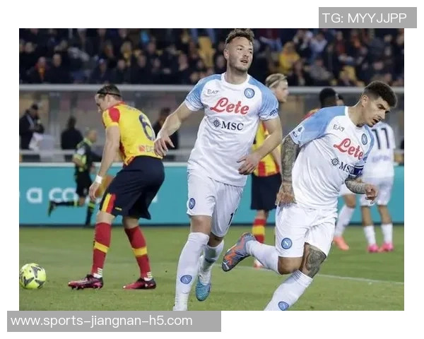 黎巴嫩球员解围失误送乌龙助攻萨尔多尔别克凌空抽射精彩破门