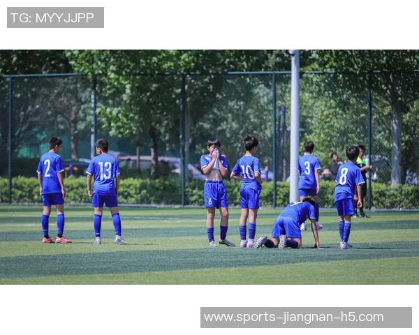 旧将重返赛场的艰辛历程与对足球的无尽热爱